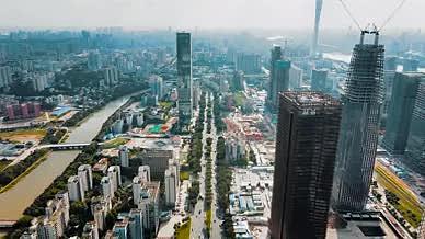 城市建筑广州新港东路交通车流4k视频的预览图
